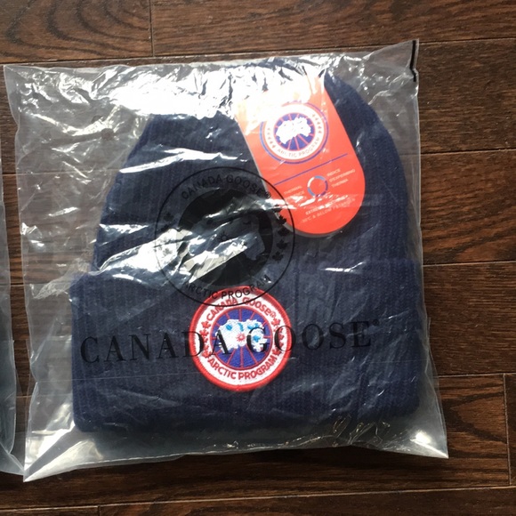 NEW CANADA GOOSE BEANIES - Picture 3 of 4